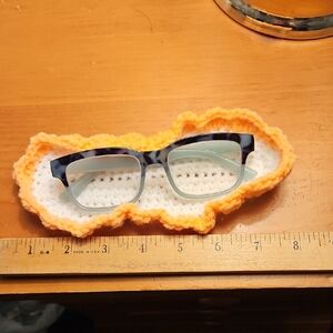 Handcrafted White Crocheted Eyeglasses Tray